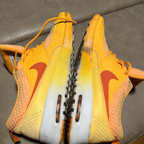 Nike women’s  Orange Sneakers size 11 in good condition - Picture 6 of 8
